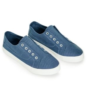 Women's Eyelet Laceless Trainer Sneakers   Size 8    NWT   Denim